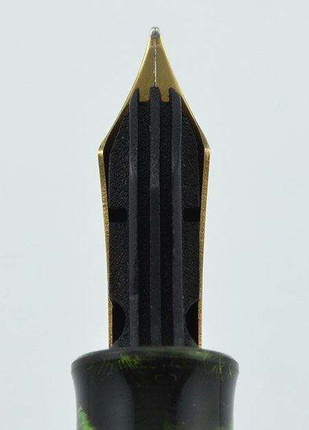 Pelikan 100N Fountain Pen - Fluted Cap Band and Clip, 14k DF Fine